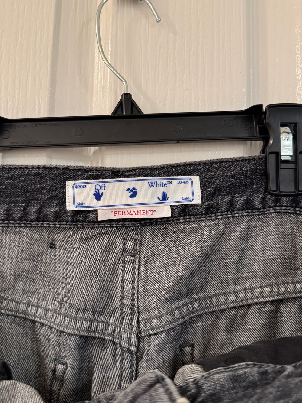 Off-White Cut-out Straigh Leg Jeans Size 30 Never Worn Without Tag - Picture 6 of 7